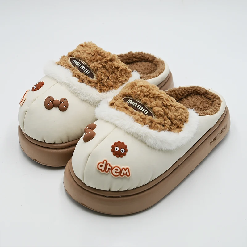 Slifori fuzzy contro pantofole regolari: fare la scelta del comfort