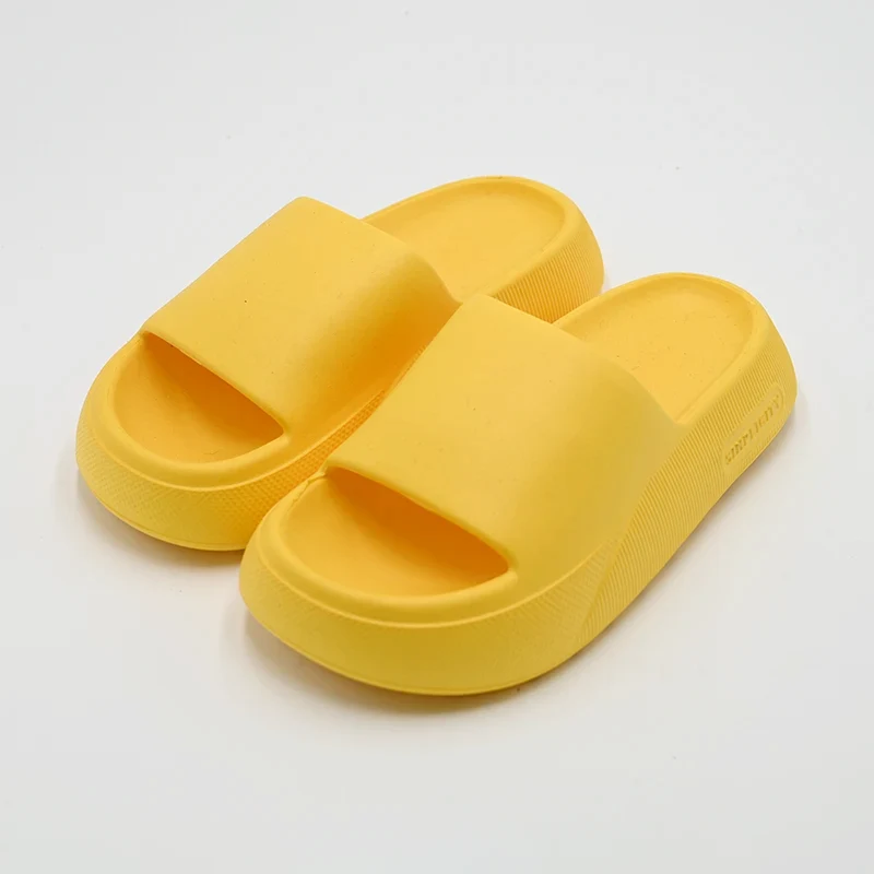 Pantofole di colore solido